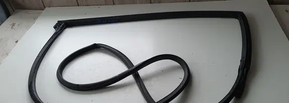 Toyota RAV 4 (XA40) Rubber seal rear door 