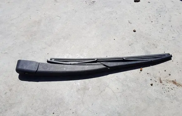 Ford Kuga I Rear wiper blade arm 