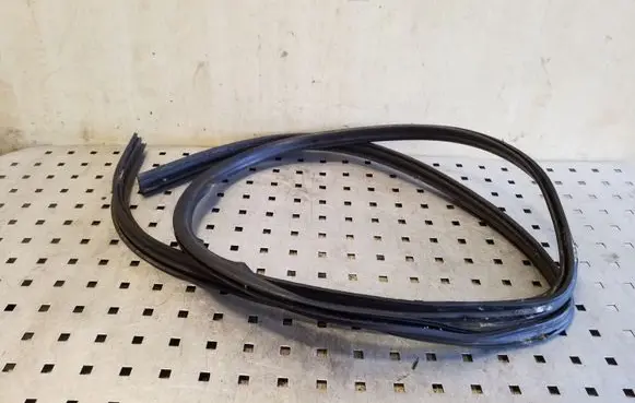 Mitsubishi Pajero Windshield trim