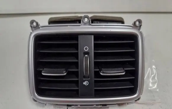 KIA Sportage Dash center air vent grill