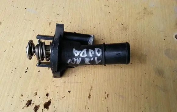 Ford Focus Thermostat housing QQDA