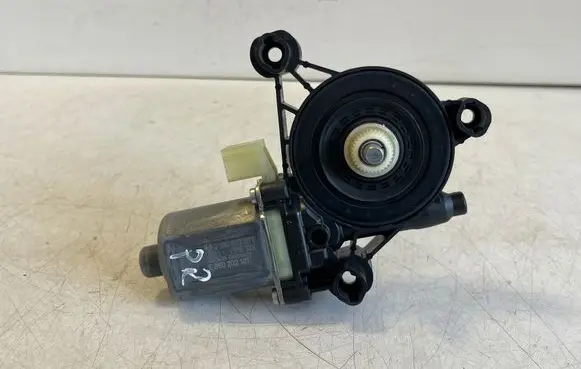 Audi Q2 - Front door window regulator motor 5Q0959801C