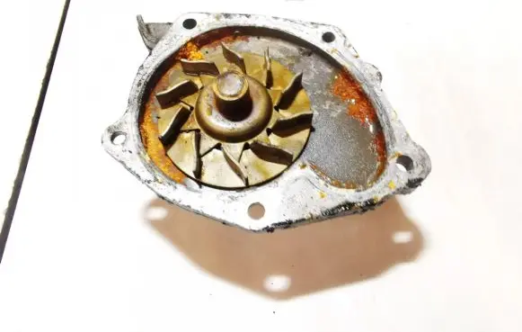 Volvo S40, V40 Water pump vkpc85304