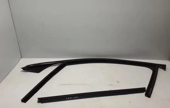 Mercedes-Benz GLC C253 Front door rubber seal A2537259500