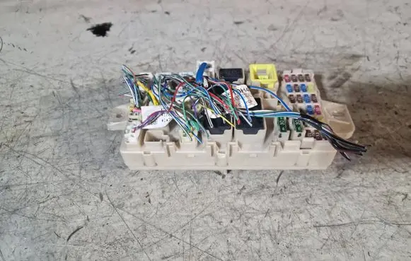 Mitsubishi Space Star Fuse module 12737G11