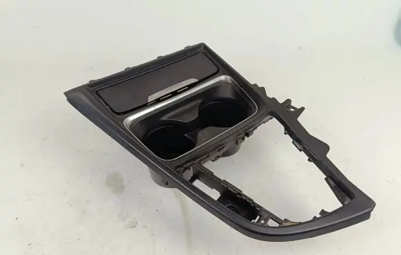 Cup holder front