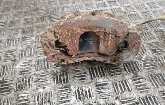 Nissan X-Trail T30 Front brake caliper