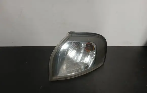 Volvo S80 Front indicator light 88204388
