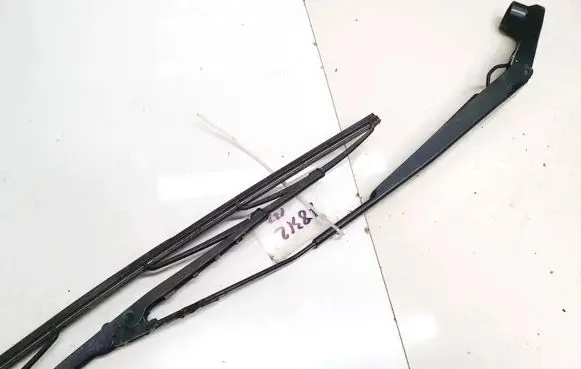 Chrysler 300 - 300C Front wiper blade arm 1678