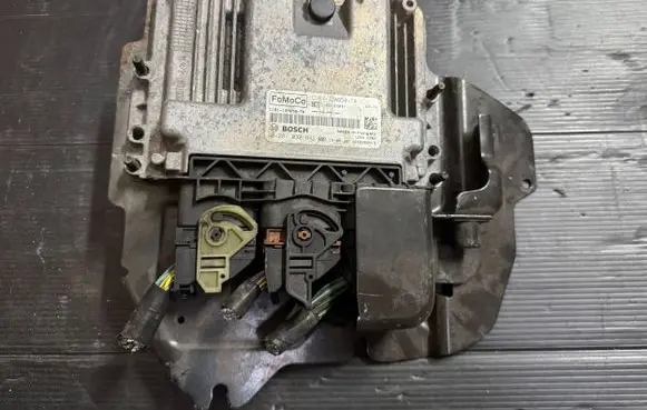 Ford Focus C-MAX Engine control unit/module C1B112A650TA 0281030842