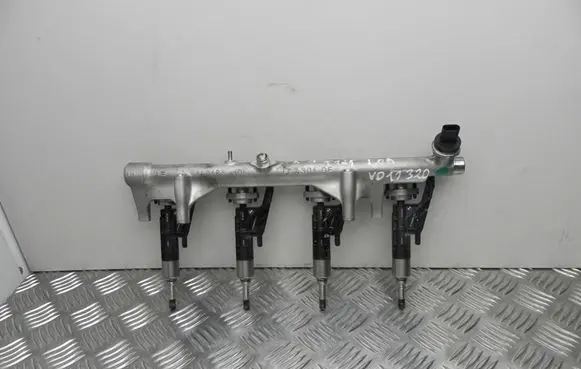 BMW X1 F48 F49 Fuel distributor 7639979 VD11320