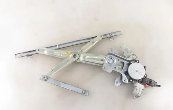 Mitsubishi Outlander Front door window regulator with motor 