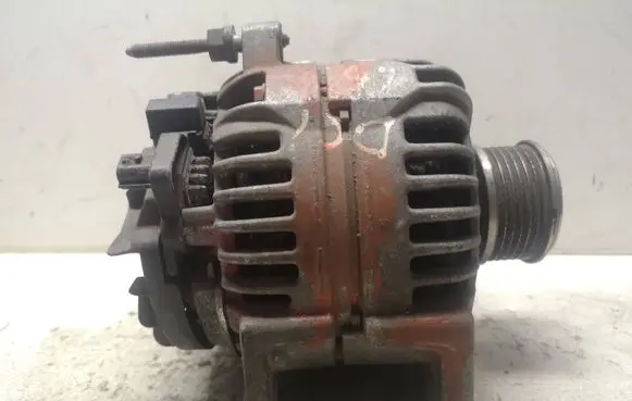 Renault Clio III Generator/alternator 0124425037 8200390675