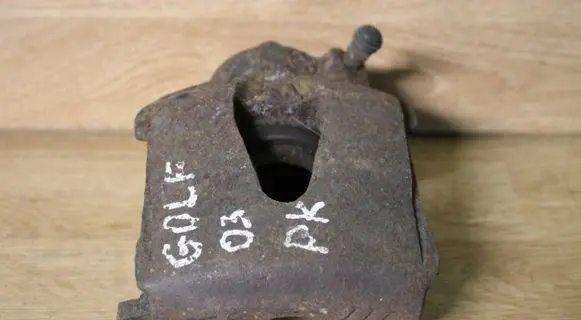 Volkswagen Golf IV Front brake caliper