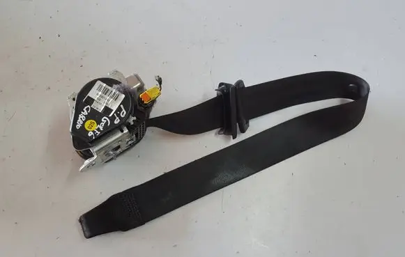 Volkswagen Golf VI Front seatbelt 
