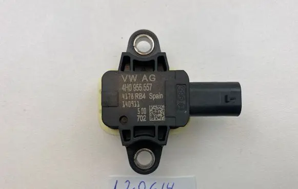 Audi A8 S8 D4 4H Airbag deployment crash/impact sensor 4H0955557 4178RB4 140911