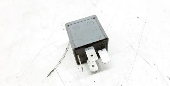 Volkswagen PASSAT B5.5 Other relay 8D0951253A