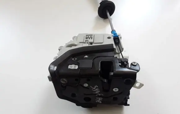 Audi Q2 - Front door lock 8X2837015B