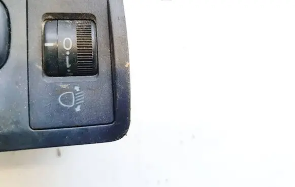Toyota Corolla Verso E121 Headlight level height control switch