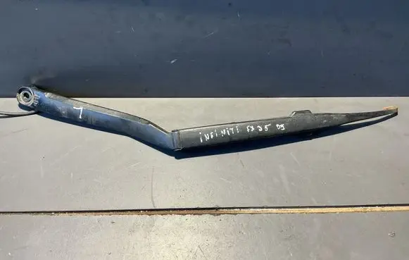 Infiniti FX Front wiper blade arm B90LD2