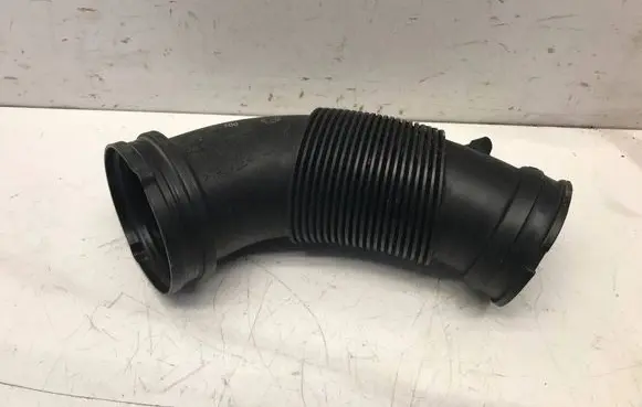 Audi A5 8T 8F Air intake duct part 06H129629F FTH2599