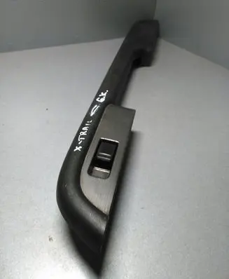 Nissan X-Trail T30 Electric window control switch 829498H300X