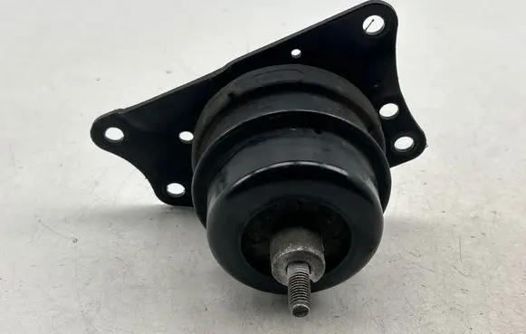 Volkswagen Polo V 6R Engine mount bracket