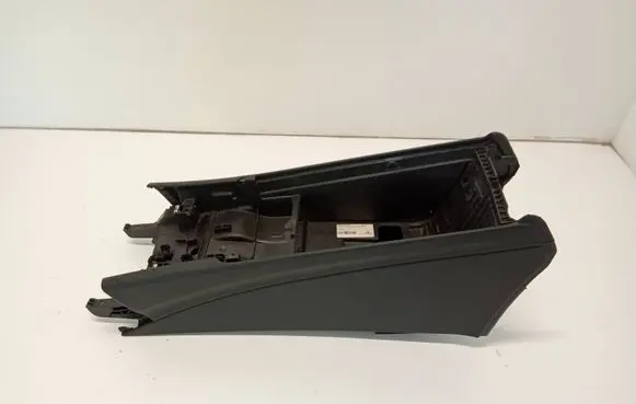 Mercedes-Benz C W205 Center console A2056802305 00009H15 20181207S1