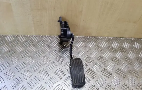 Nissan Qashqai Accelerator throttle pedal