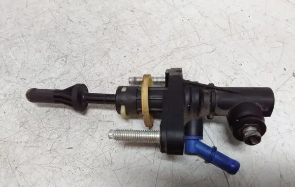 Toyota Yaris Clutch master cylinder 314200D120F1