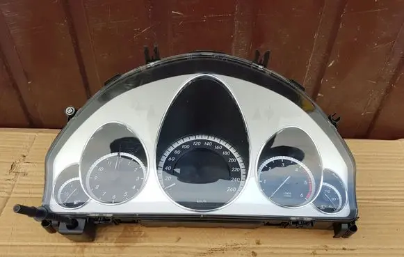 Mercedes-Benz E W212 Speedometer (instrument cluster) A2129003010