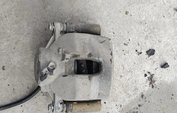 Mercedes-Benz C W204 Front brake caliper