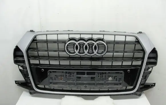 Audi Q3 8U Front bumper upper radiator grill 8U0853653M