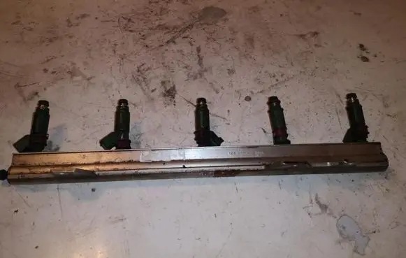 Volvo XC70 Fuel distributor 9186942