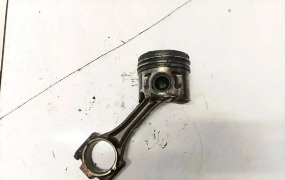 Volkswagen PASSAT B5.5 Piston with connecting rod
