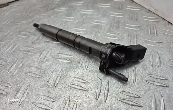 Mercedes-Benz C W204 Fuel injector 0445116026 A6420701187