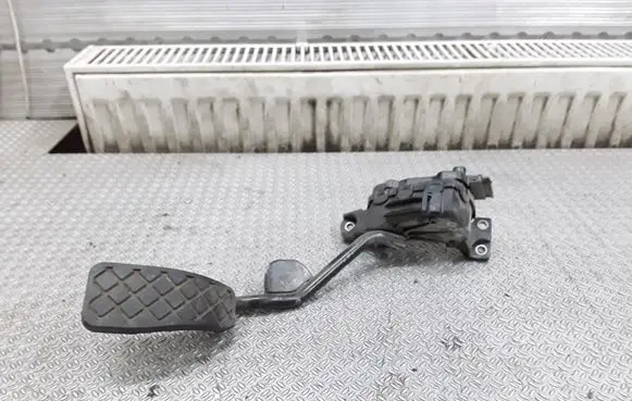 Skoda Superb B5 (3U) Accelerator throttle pedal 8E2721523