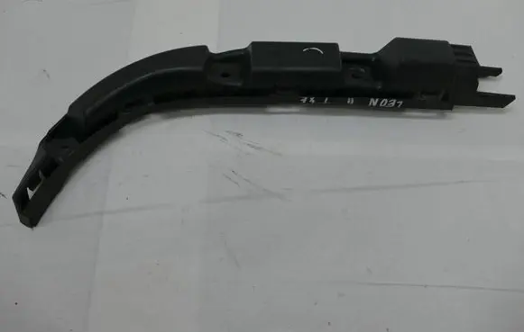 Seat Leon (1P) Rear bumper mounting bracket 1P0807864