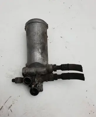 Oil filter mounting bracket