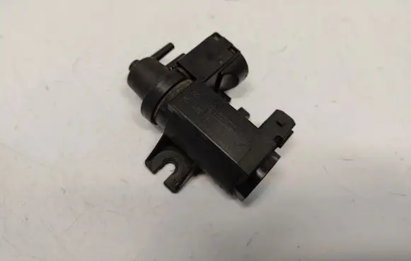 BMW X5 F15 Valve vacuum 11747626351