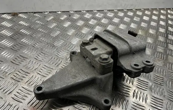 Skoda Superb B6 (3T) Engine mount bracket 1K0199555 1K0199117BQ
