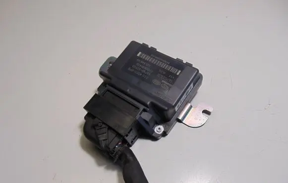 Hyundai i40 Hand brake control module 597903Z500