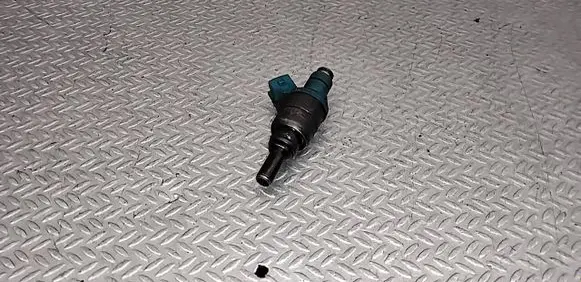 Audi A4 S4 B5 8D Fuel injector 058130551F