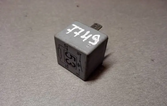Audi A4 S4 B5 8D Other relay 141951253B 20240072