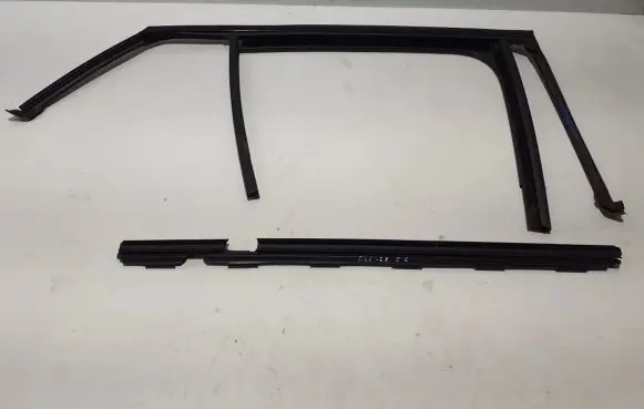 Mercedes-Benz GLC C253 Rubber seal rear door A2537352200