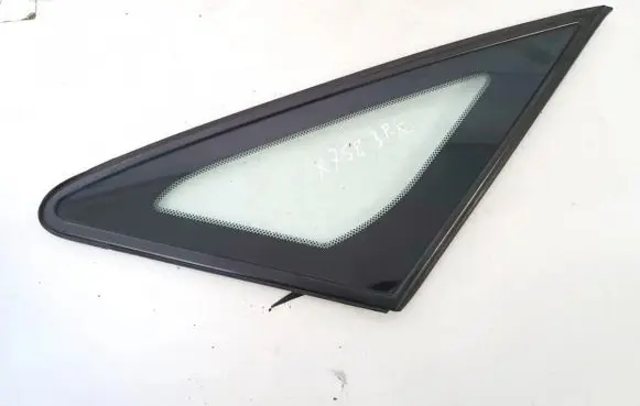 Toyota Avensis Verso Front triangle window/glass 