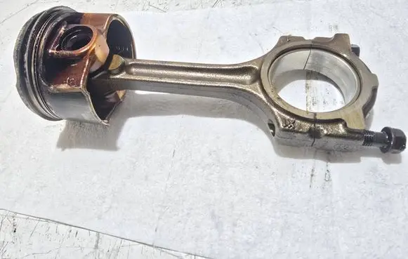 Nissan Juke I F15 Piston with connecting rod 72l74 68041