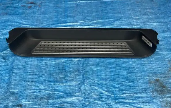 Volkswagen Multivan T5 Rear sill trim cover 7H5863725G 200634503