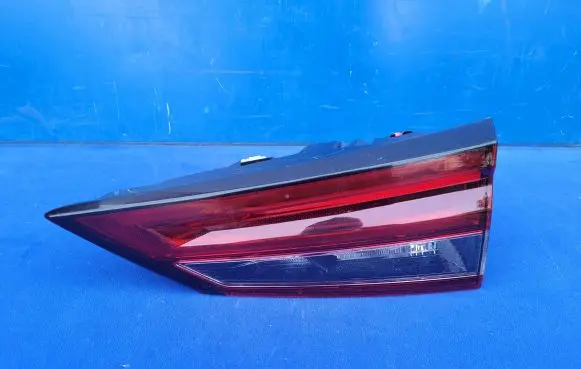 Nissan Qashqai J12 Tailgate rear/tail lights 2268D02F