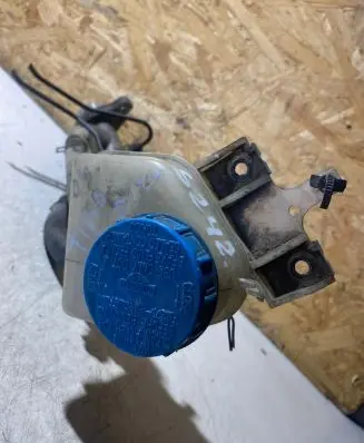 Nissan Almera Tino Brake fluid reservoir 